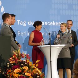 Winfried Nachtwei/DGVN Deutsche Peacekeeper nehmen Ehrung im Auswärtigen Amt entgegen.