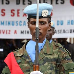 MINUSCA Blauhelme bei einer Zeremonie zum UN Tag in Bangui