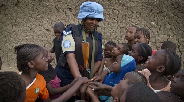 Polizistin der Friedesmission MINUSMA in Mali © UN Photo / Marco Dormino