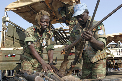 UN-Peacekeeper entwaffnen Milizionäre (© UN Photo/Basile Zoma)